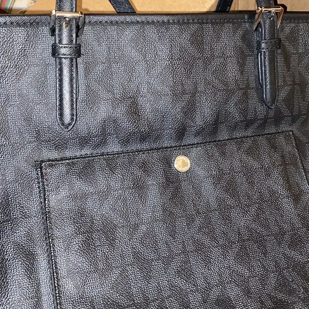 Michael Kors Jet Set TZ Snap Pocket Tote MK Signature Black EUC